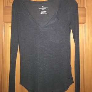 V neck pocket long sleeve tee American eagle.
